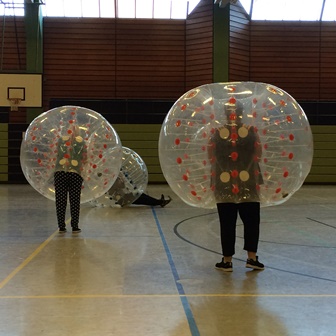 Spielen mit dem bubble ball