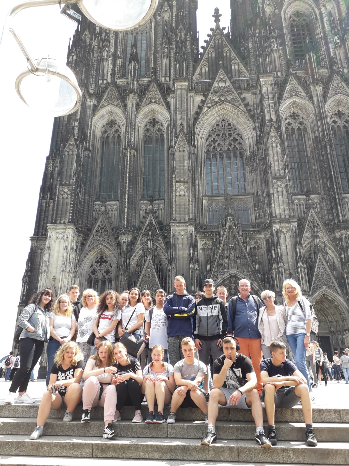 Gruppenfoto Freunde vor dem Dom